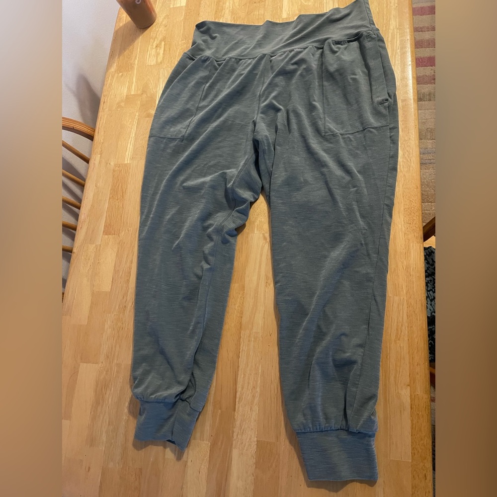 Athleta Salutation jogger